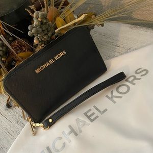 Authentic Michael Kors wallet/wristlet